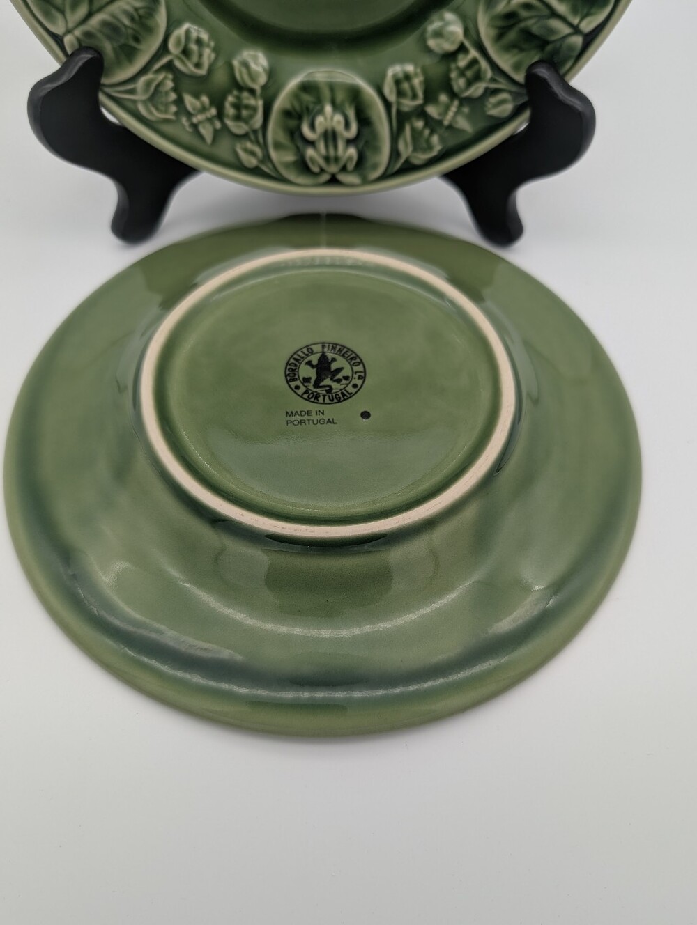 Vintage Bordallo Pinheiro Portugal Frog Service Ceramic Plates - Set Of 2 - Picture 5 of 5